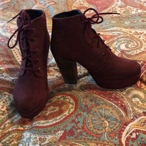 Steve Madden lace up heel